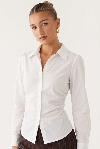 Chemise Blanche Ajustée pour Femme avec Manches Ballons et Taille Marquée