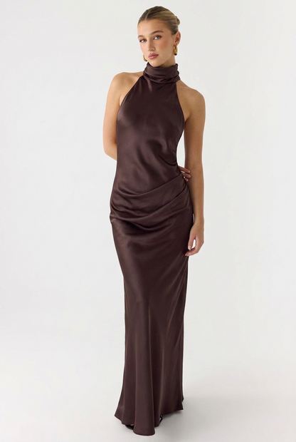 Robe de Soirée Satinée à Col Montant et Dos Nu - Coupe Ajustée